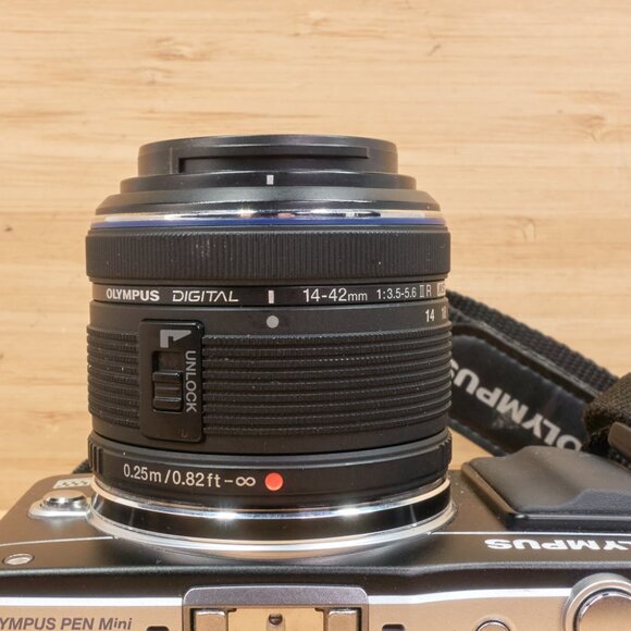 Olympus PEN Mini E-PM2 / 14-42mm Lens / Micro Four Thirds Camera / Tested - Picture 8 of 11